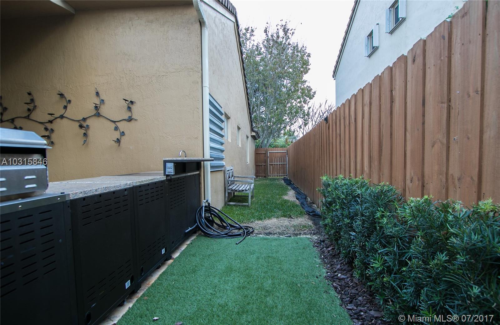 THREE LAKES - Residential Lease