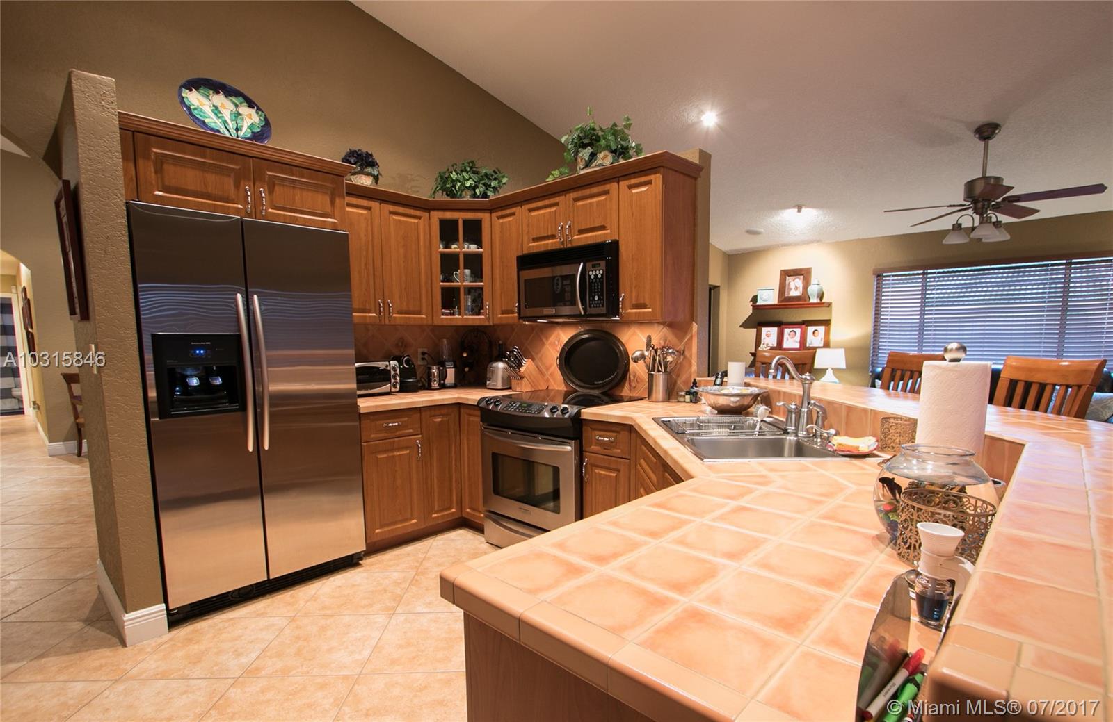 THREE LAKES - Residential Lease