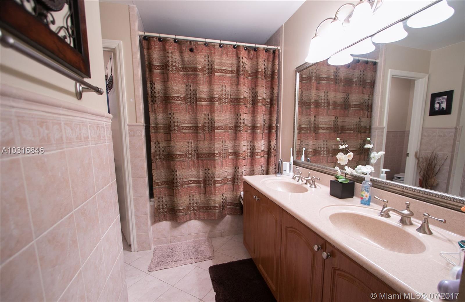 THREE LAKES - Residential Lease