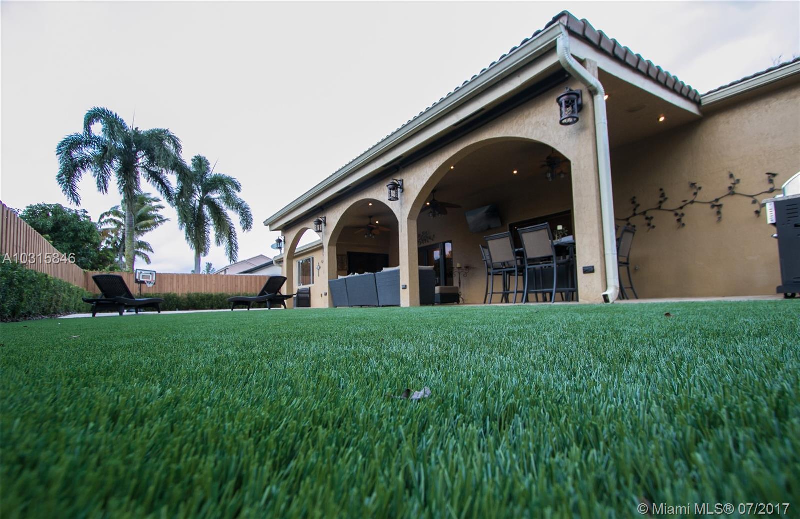 THREE LAKES - Residential Lease