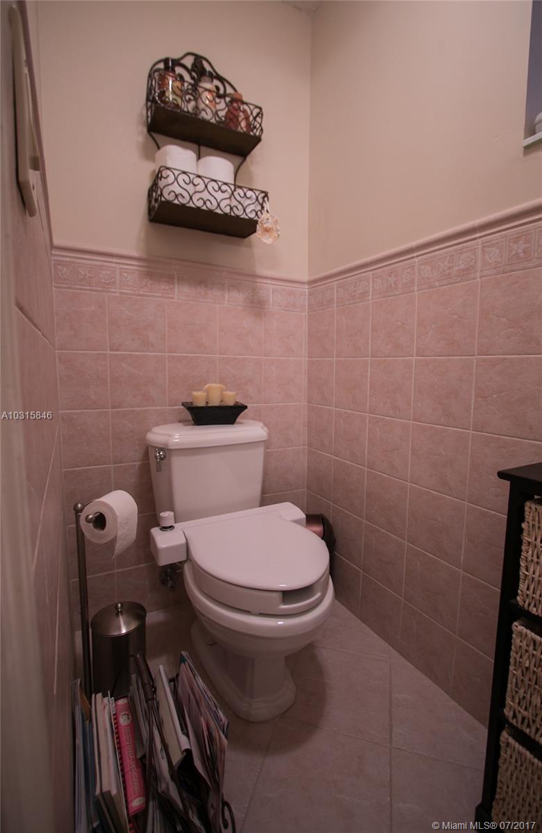 THREE LAKES - Residential Lease