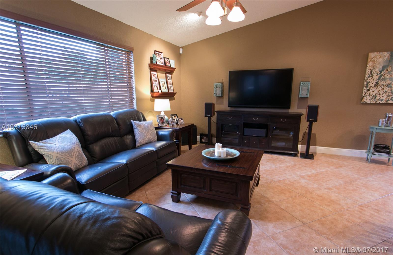 THREE LAKES - Residential Lease