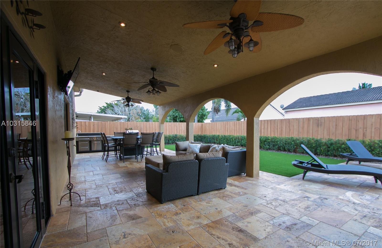 THREE LAKES - Residential Lease