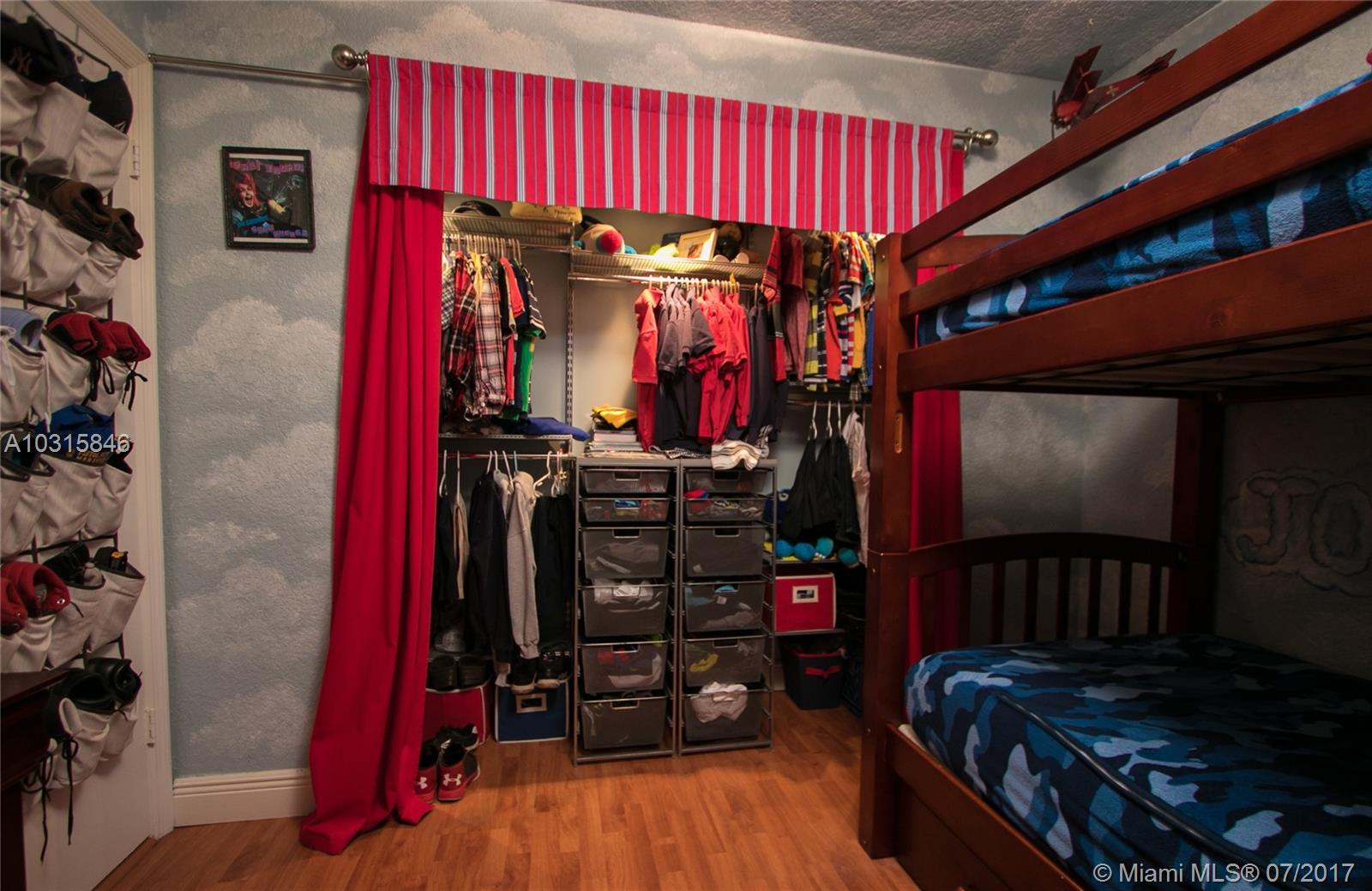 THREE LAKES - Residential Lease