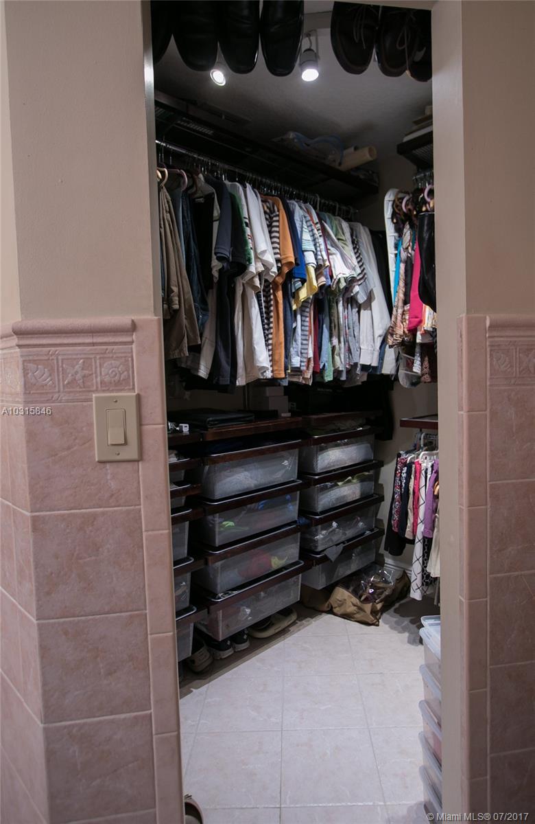 THREE LAKES - Residential Lease