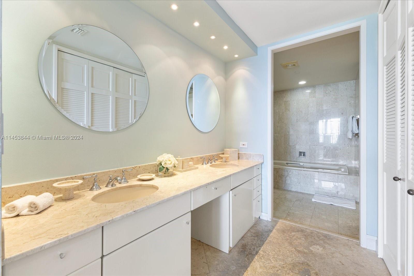 BAYVIEW AT FISHER ISL CON - Residential