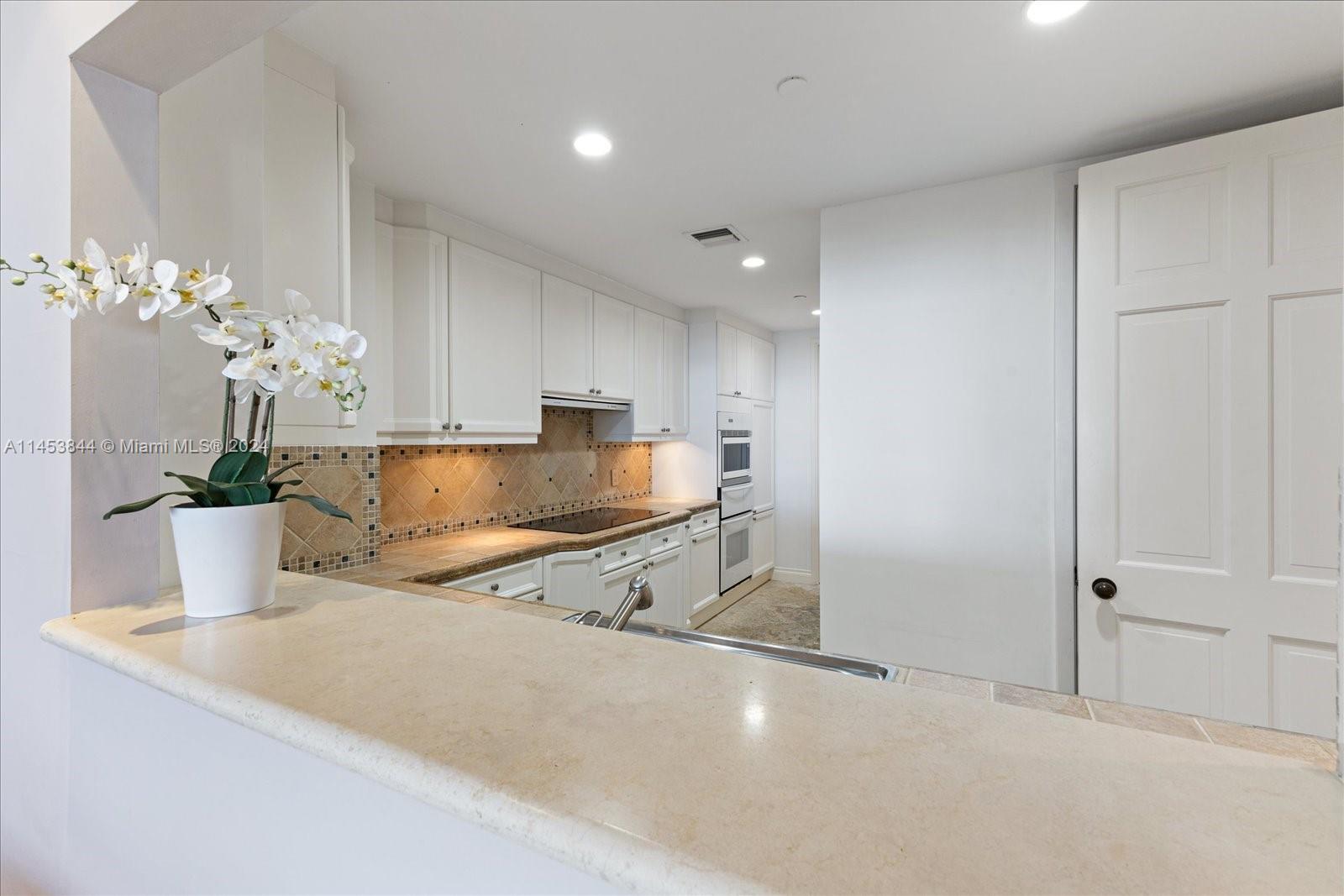 BAYVIEW AT FISHER ISL CON - Residential