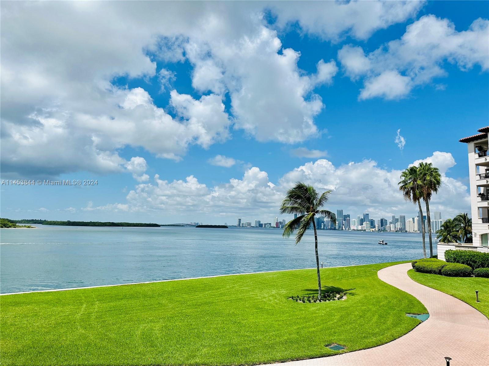 BAYVIEW AT FISHER ISL CON - Residential