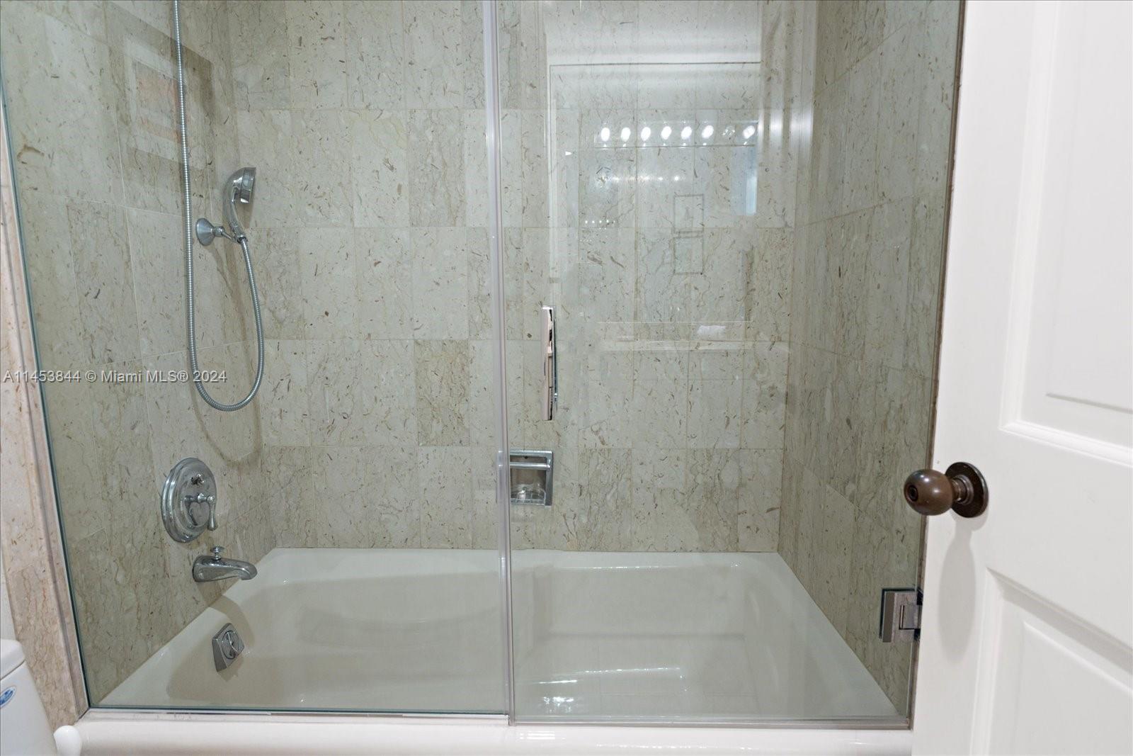 BAYVIEW AT FISHER ISL CON - Residential