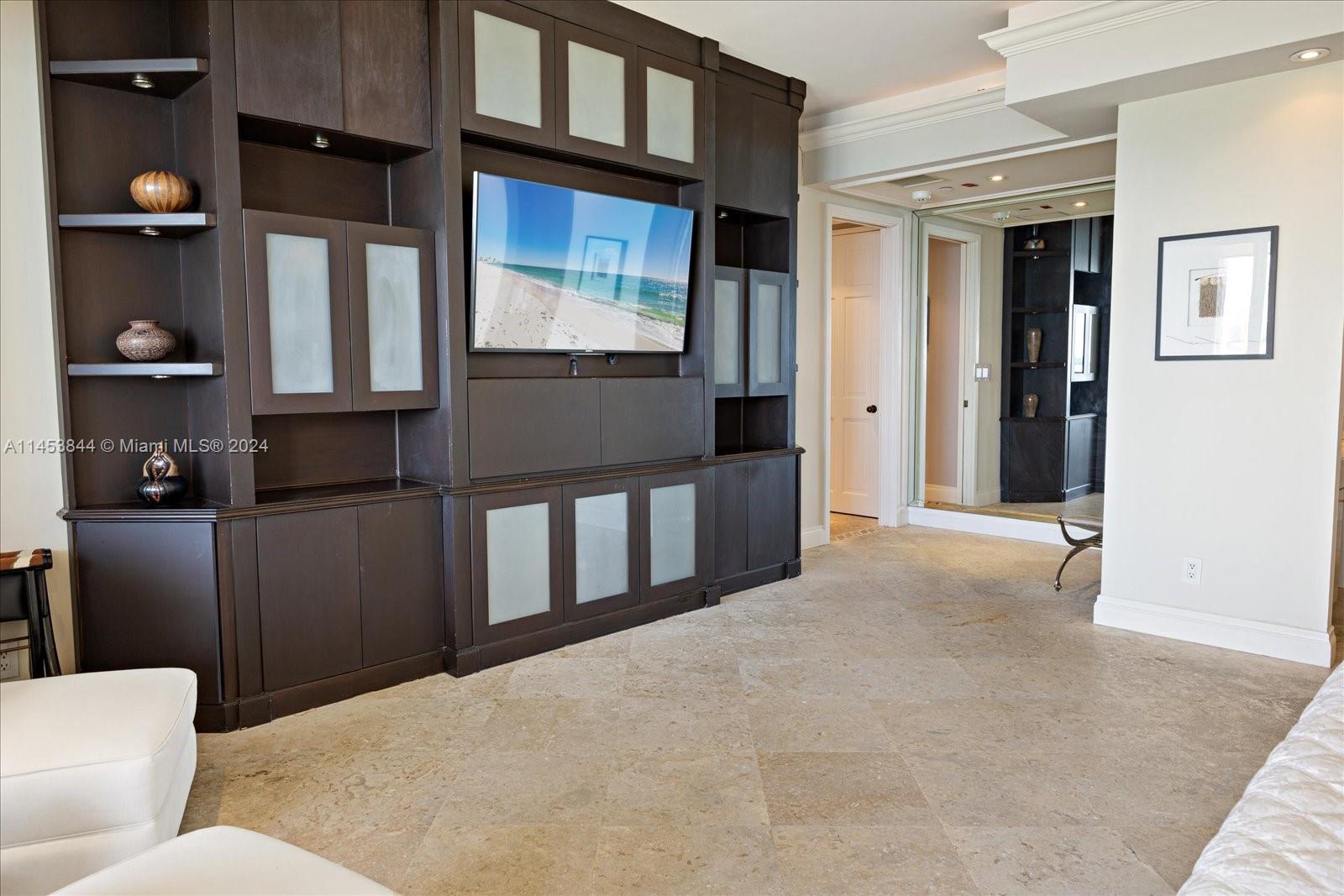 BAYVIEW AT FISHER ISL CON - Residential