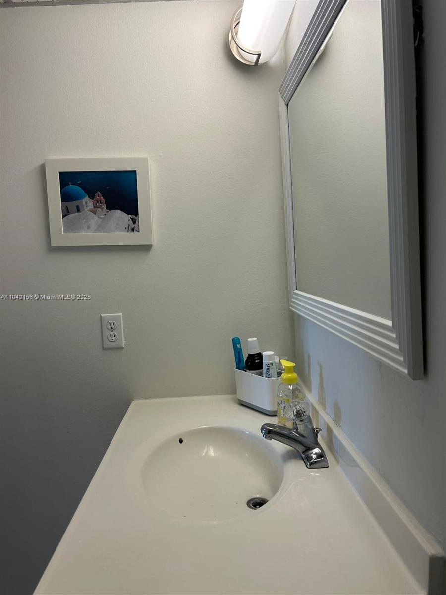 SOMERSET NO FIVE CONDO - Residential Lease