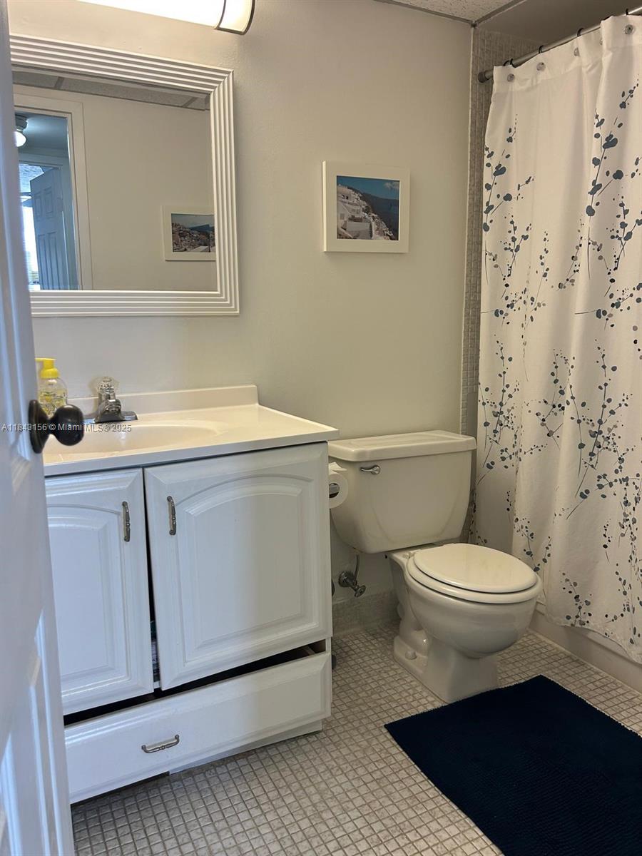 SOMERSET NO FIVE CONDO - Residential Lease