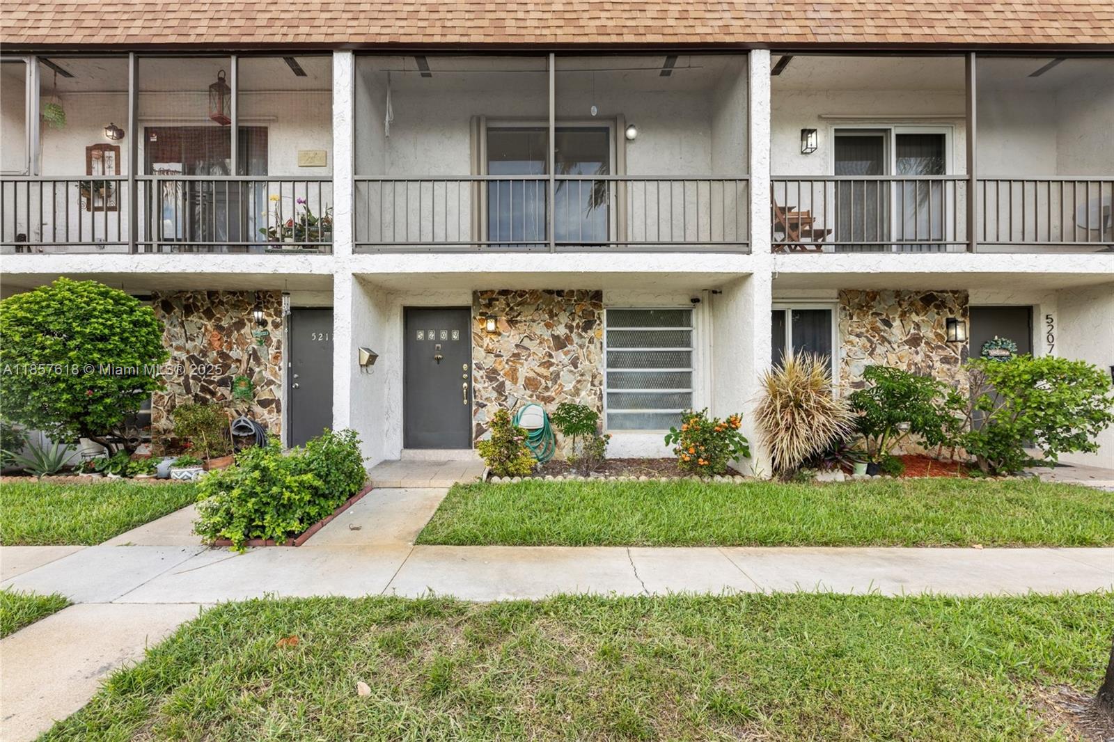 2-bedroom, 2.5-bathroom townhome, perfectly situated near the iconic Hard Rock Guitar Hotel, major highways, and Fort Lauderdale - Hollywood International Airport. Featuring generous living spaces, a functional layout, and a private patio, community pool, this home is ready for your personal touch. Enjoy convenience, entertainment, and easy access to shopping, dining, and beaches all within minutes.
Investors - You can rent right away.