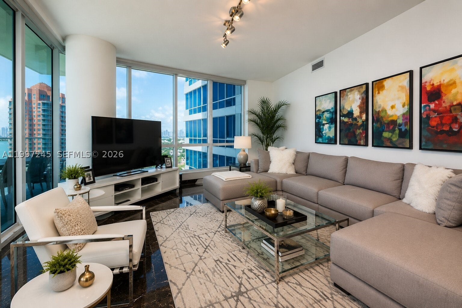 100 S Pointe Dr 3101