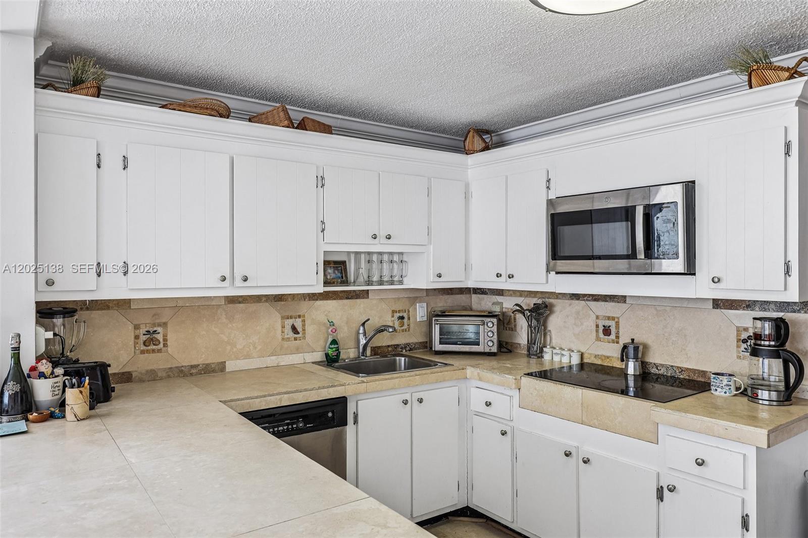 COMMODORE PLAZA CONDO - Residential