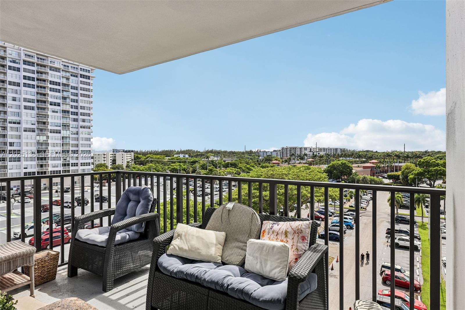 COMMODORE PLAZA CONDO - Residential