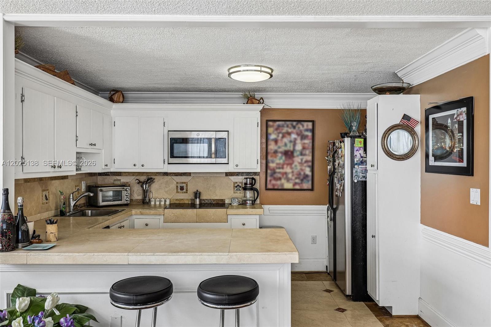 COMMODORE PLAZA CONDO - Residential