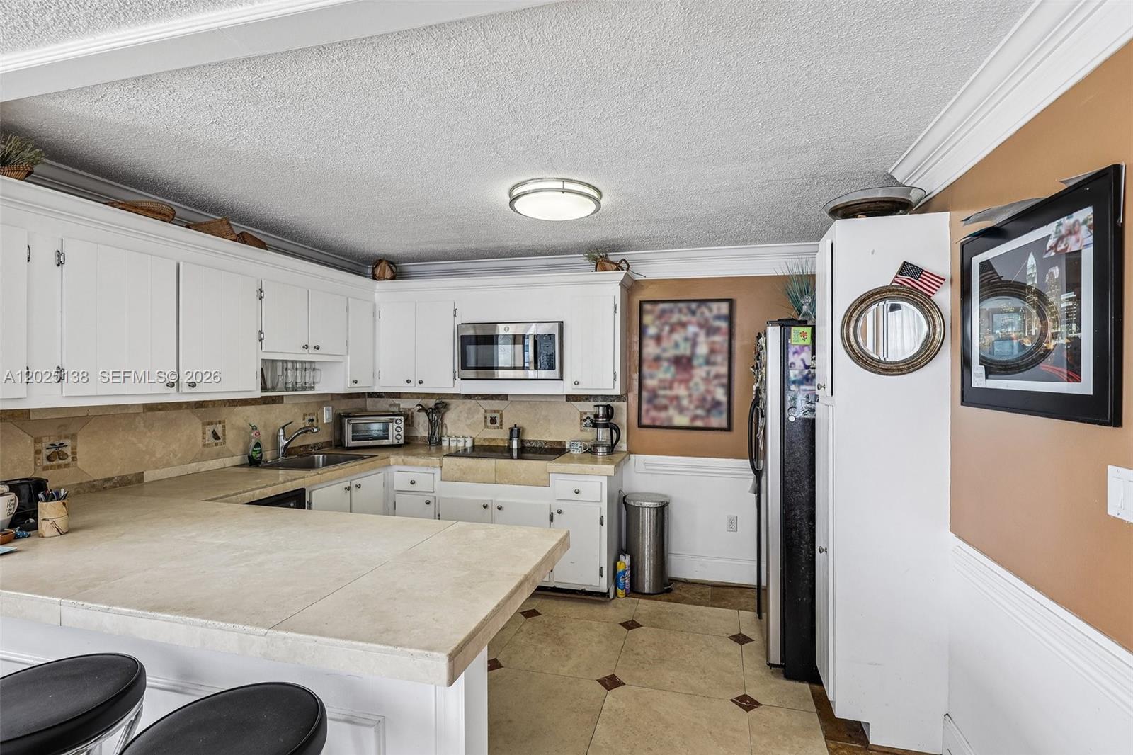 COMMODORE PLAZA CONDO - Residential
