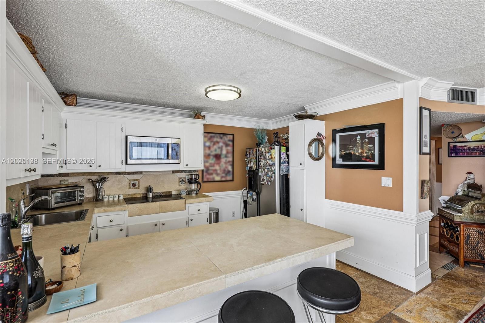 COMMODORE PLAZA CONDO - Residential