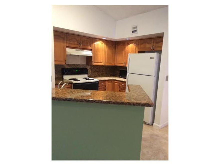 GREAT 2 BEDROOMS CONDO WITH GOLF VIEW. GREAT LOCATION, RESORT STYLE COMMUNITY, LOTS OF AMENITIES: POOL TENNIS RACQUET AND GYM, ETC, GOOD SCHOOLS PLEASE SEE BROKERS REMARKS.