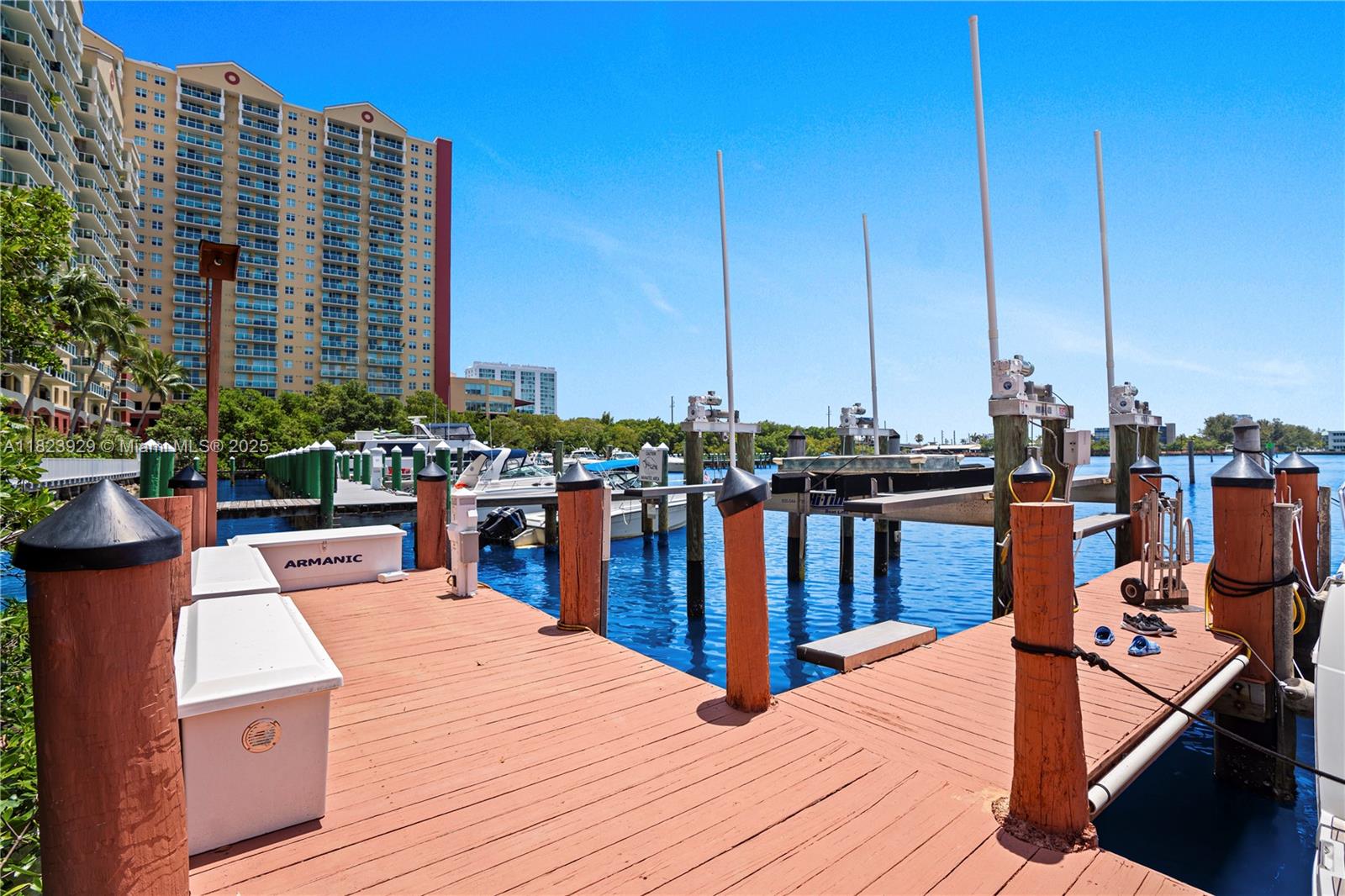 GOLDEN BAY CLUB CONDO - Residential