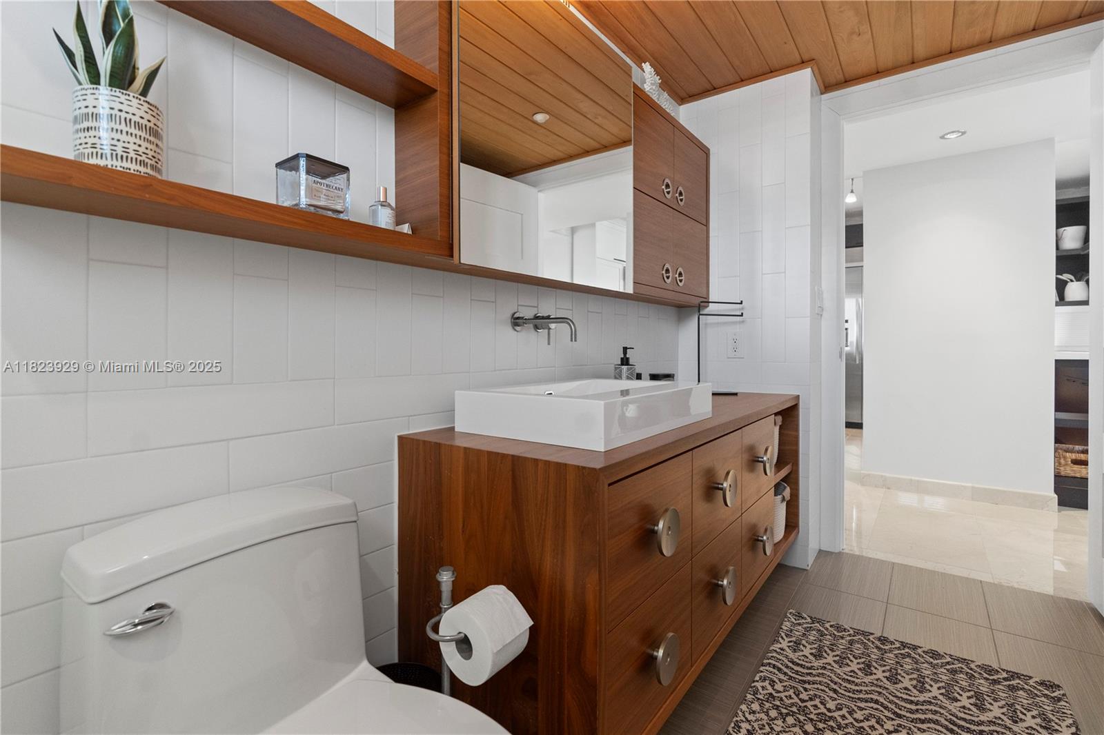 GOLDEN BAY CLUB CONDO - Residential