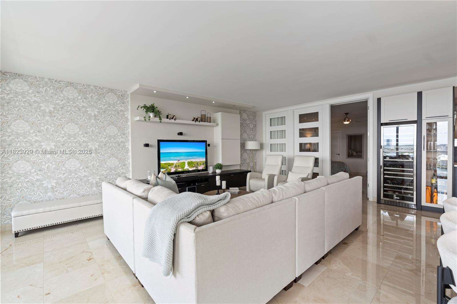 GOLDEN BAY CLUB CONDO - Residential