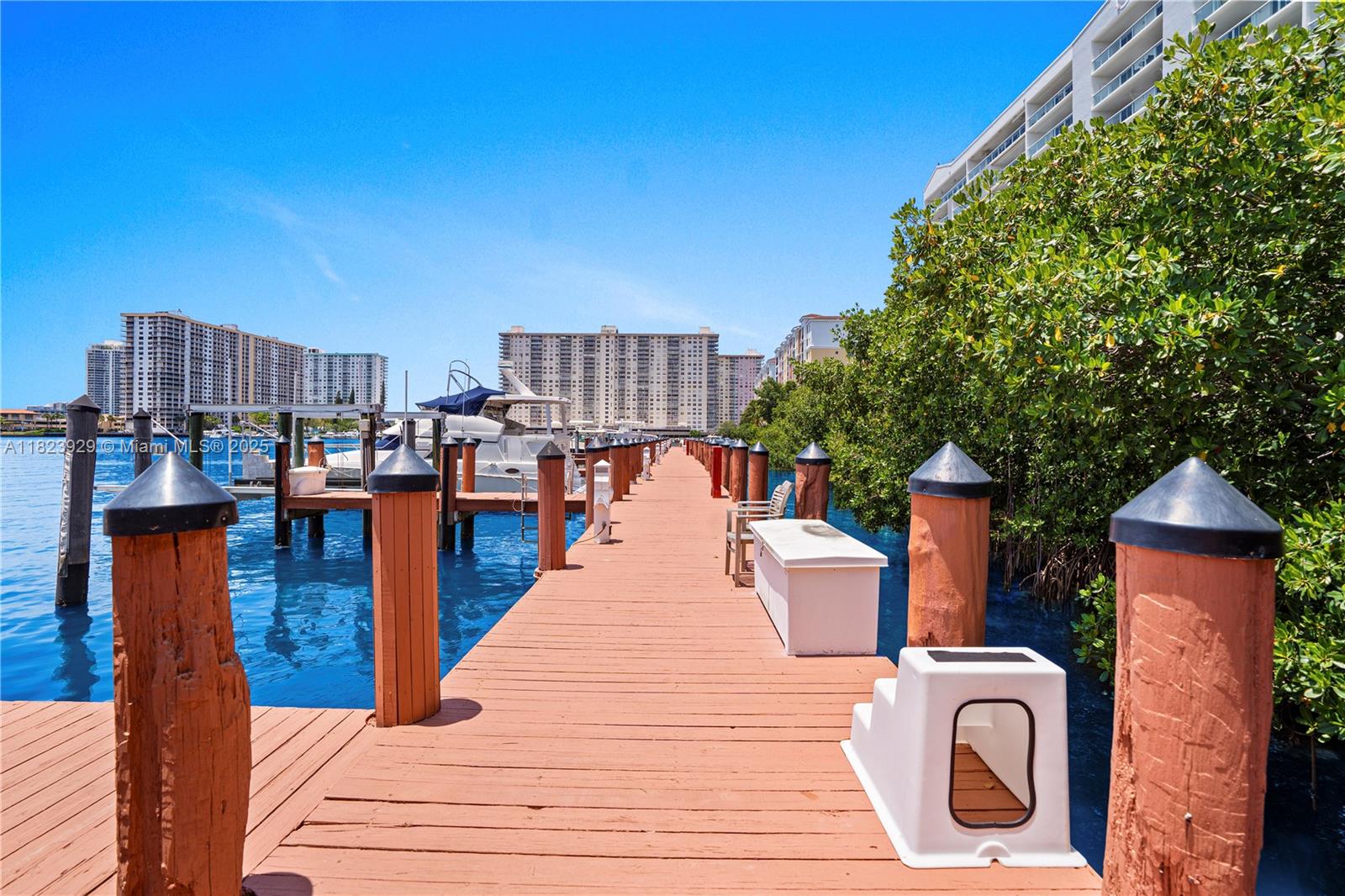 GOLDEN BAY CLUB CONDO - Residential