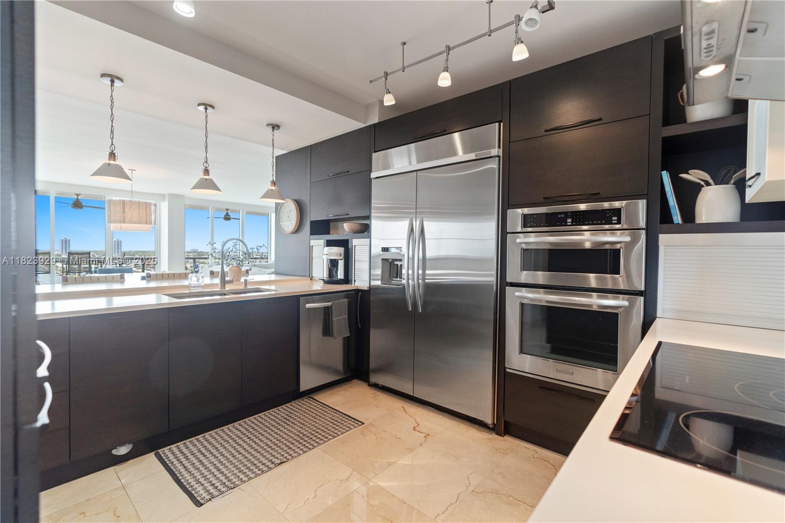 GOLDEN BAY CLUB CONDO - Residential