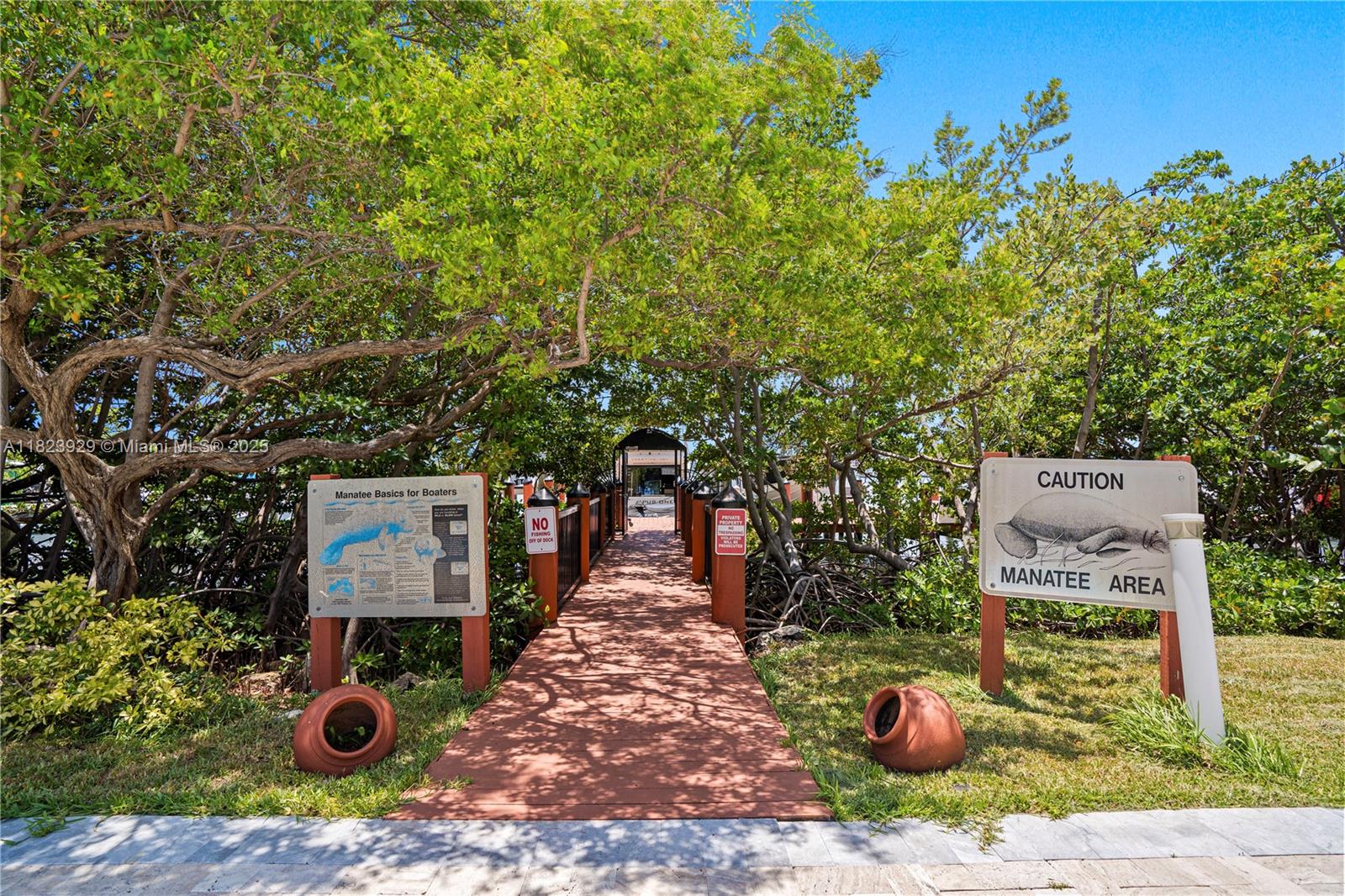 GOLDEN BAY CLUB CONDO - Residential