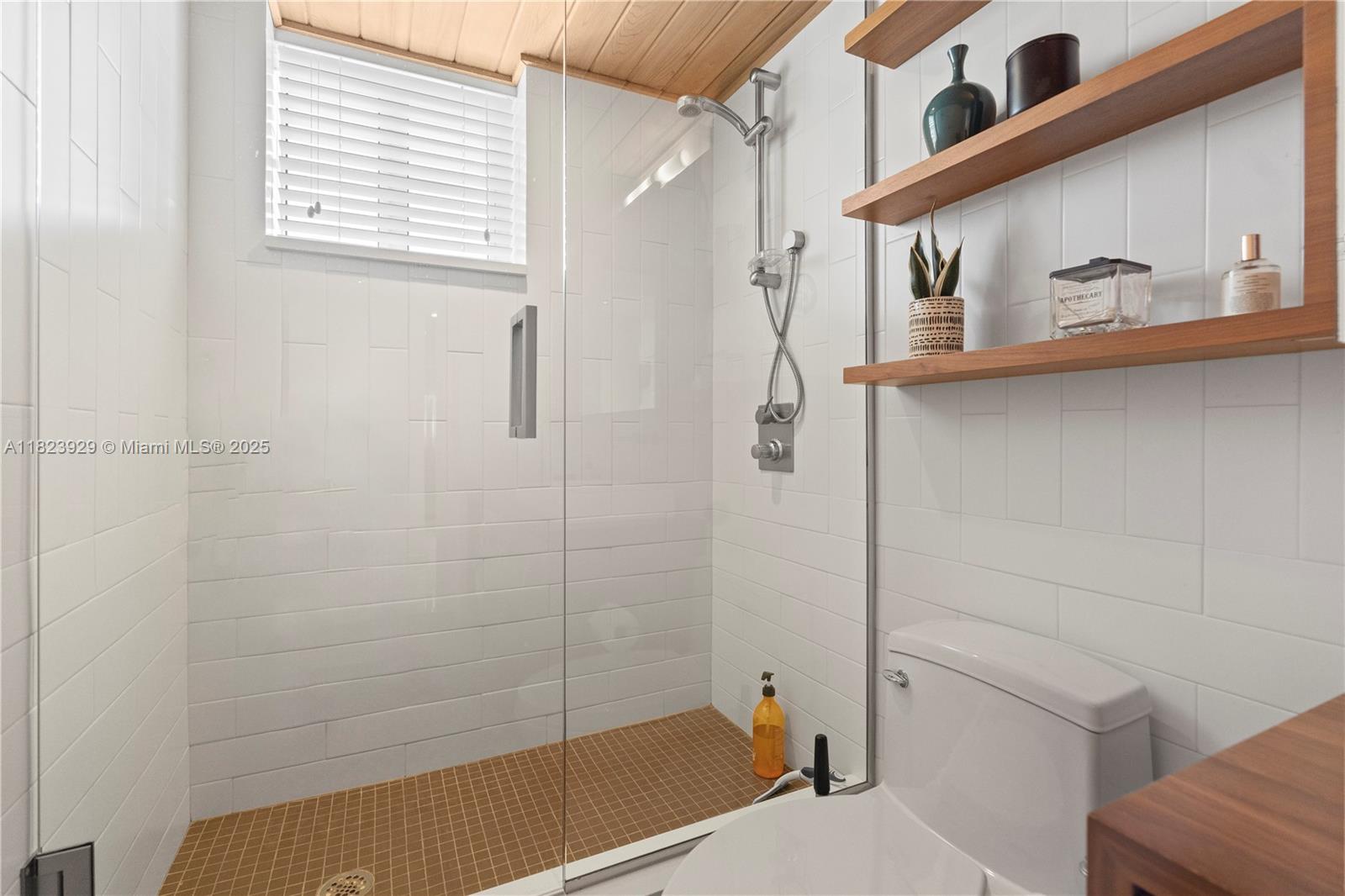 GOLDEN BAY CLUB CONDO - Residential