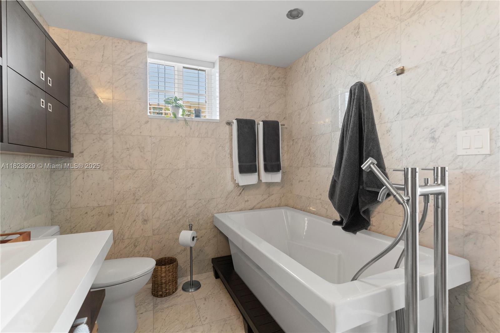 GOLDEN BAY CLUB CONDO - Residential