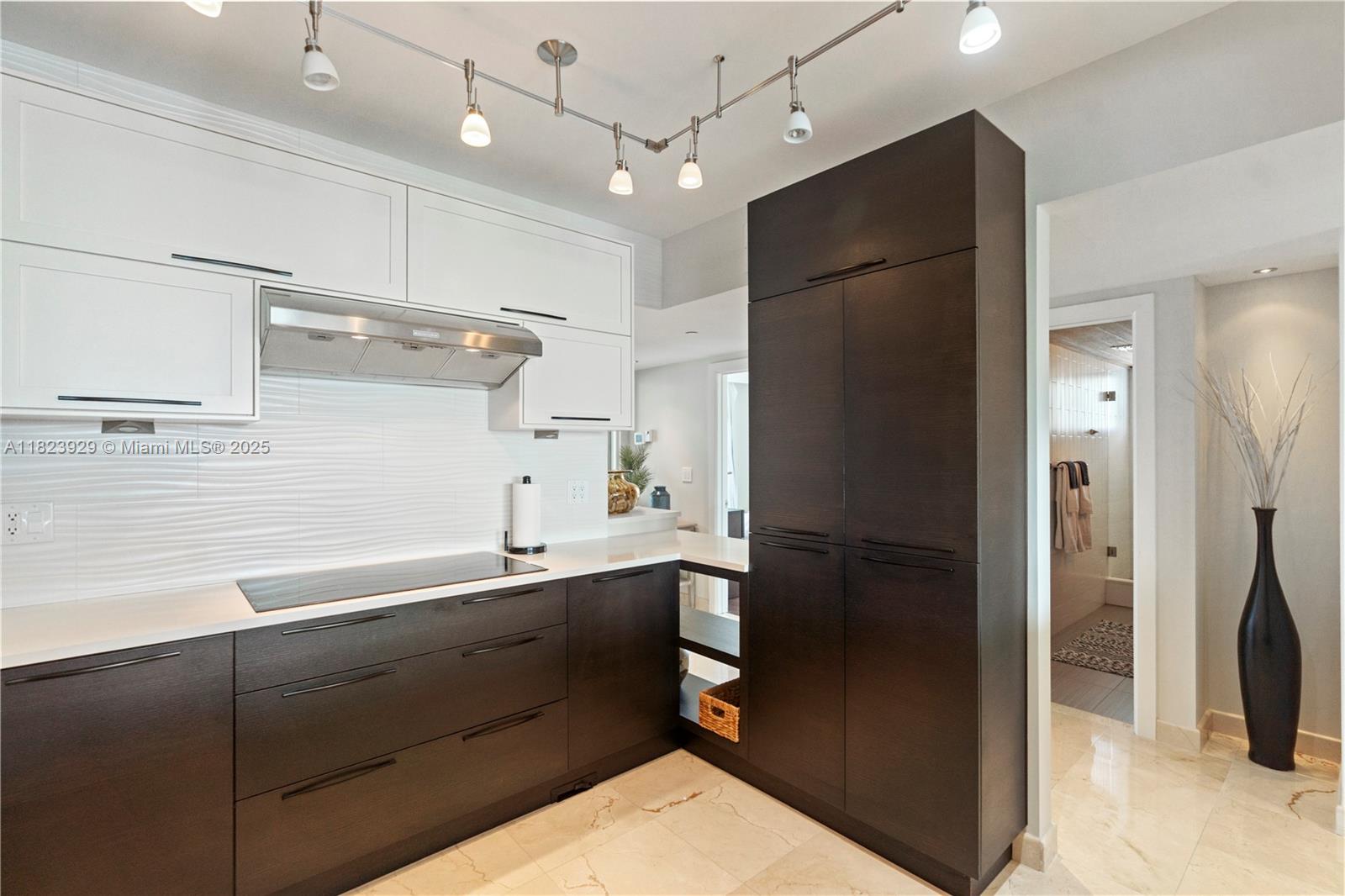 GOLDEN BAY CLUB CONDO - Residential