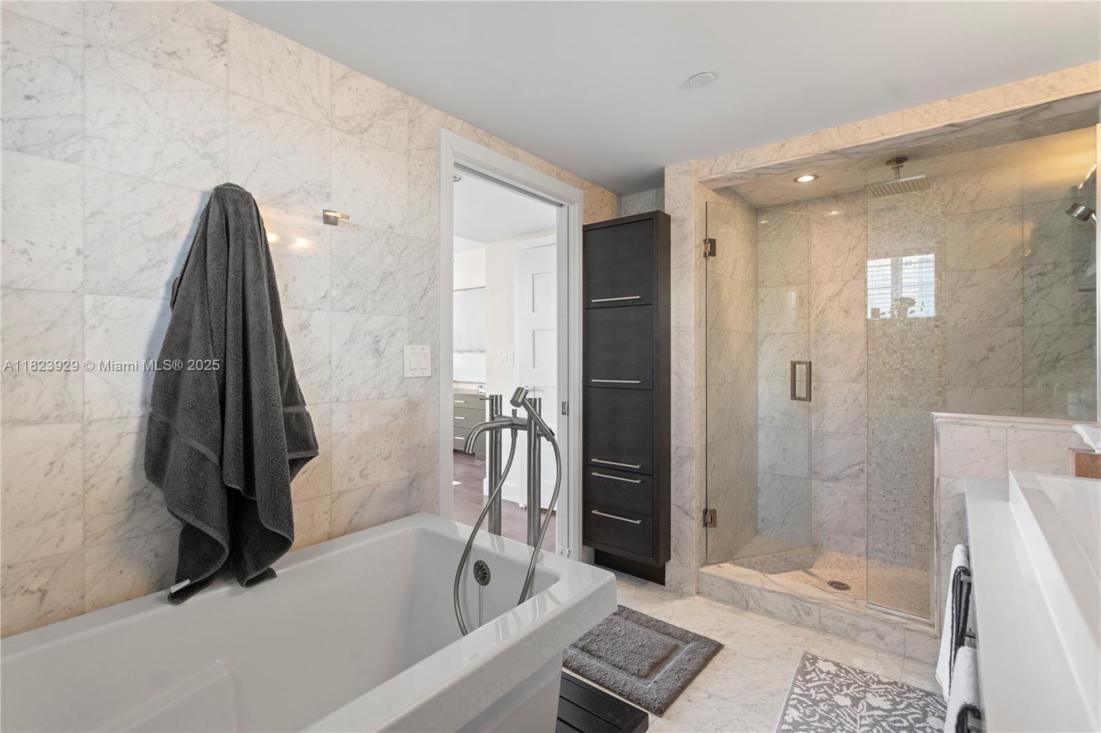 GOLDEN BAY CLUB CONDO - Residential