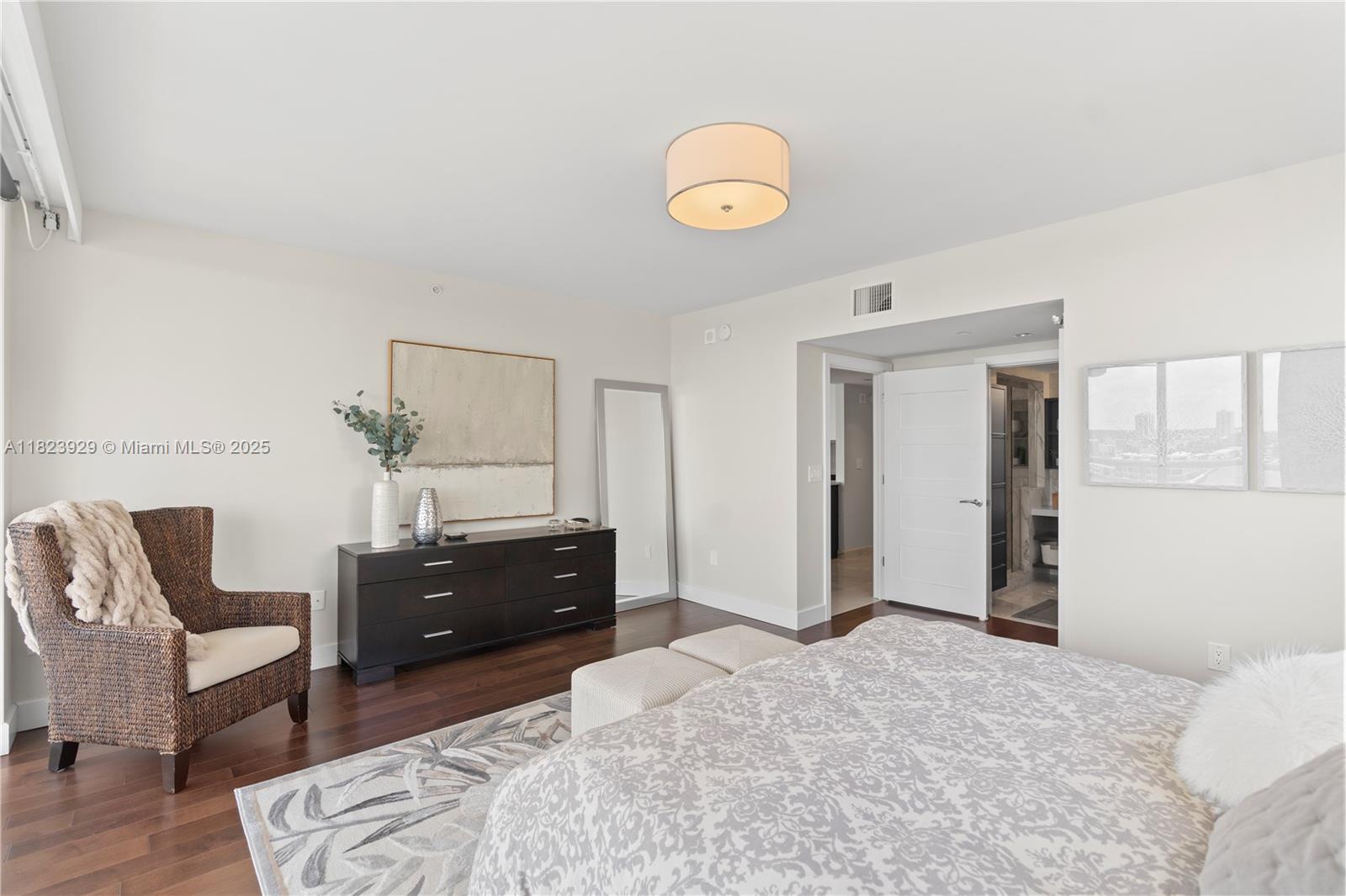 GOLDEN BAY CLUB CONDO - Residential