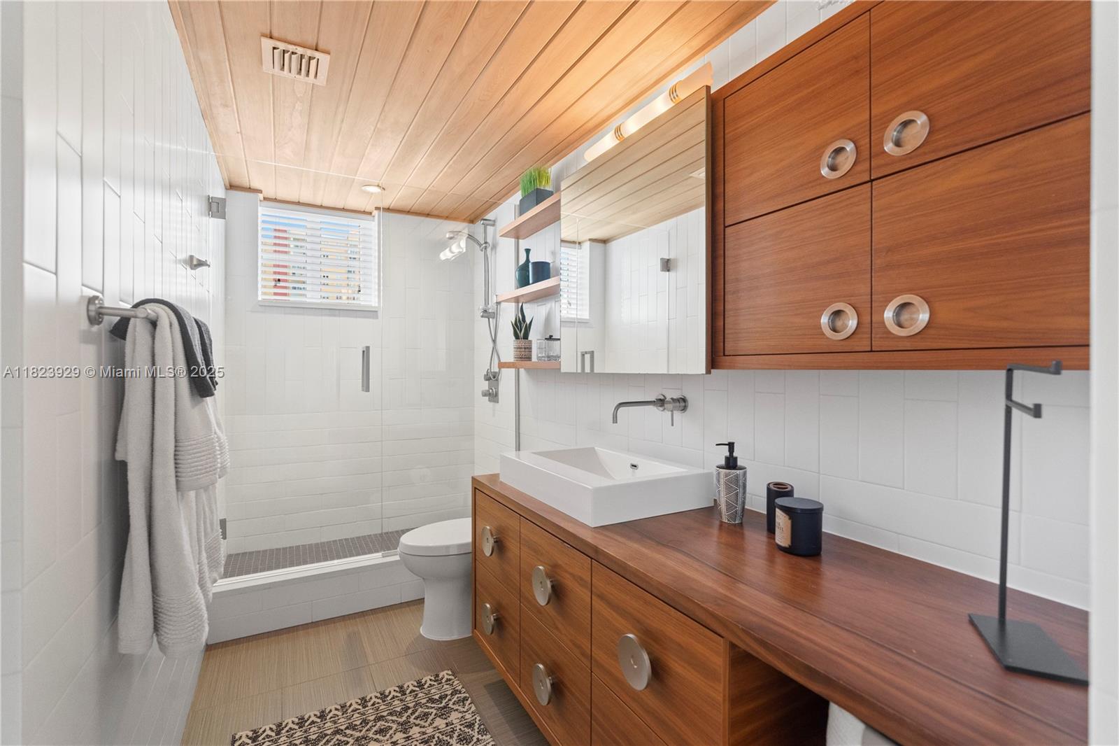 GOLDEN BAY CLUB CONDO - Residential