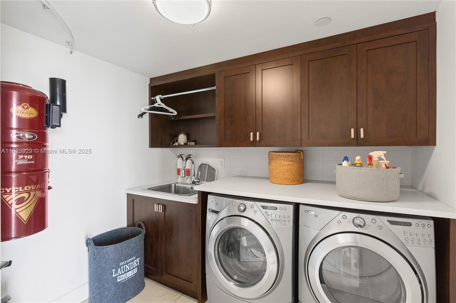 GOLDEN BAY CLUB CONDO - Residential