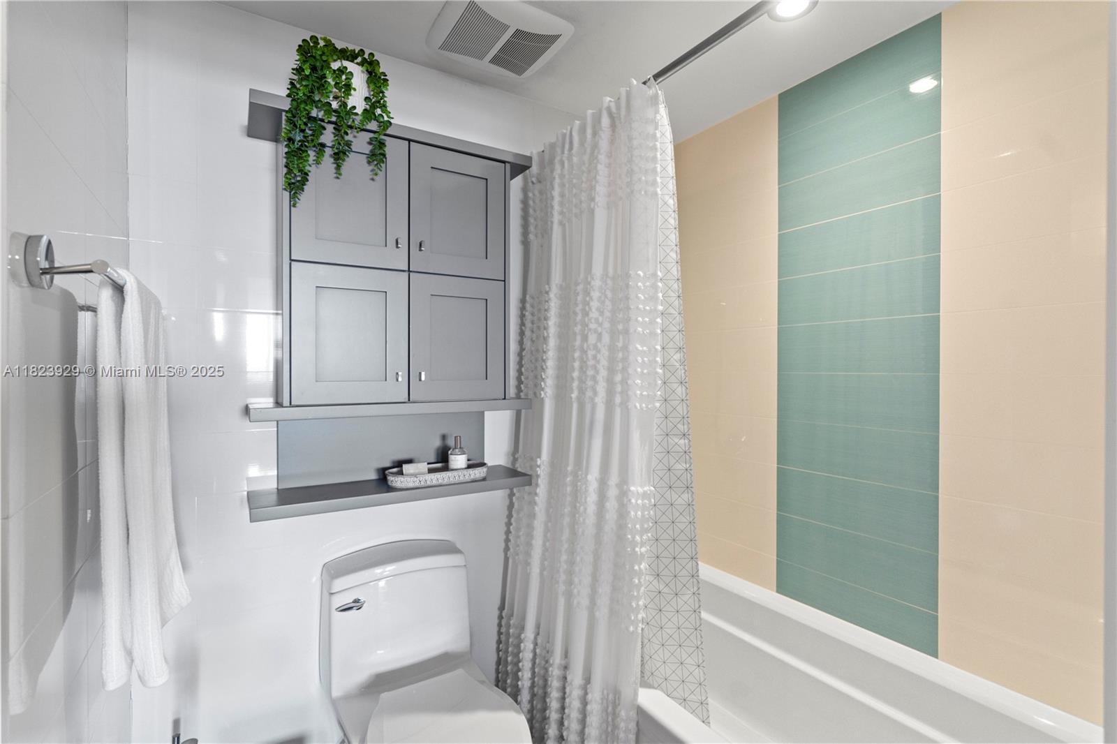 GOLDEN BAY CLUB CONDO - Residential