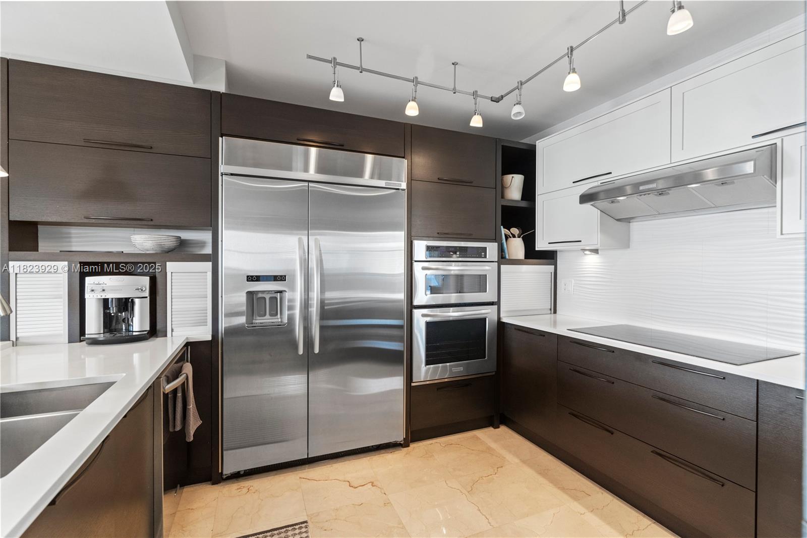 GOLDEN BAY CLUB CONDO - Residential