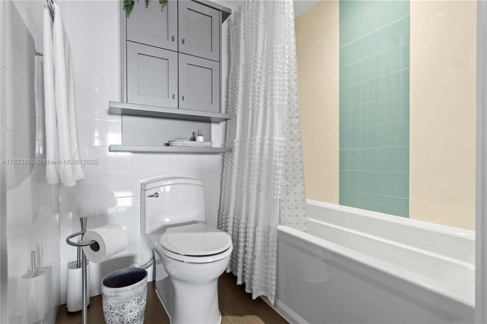 GOLDEN BAY CLUB CONDO - Residential