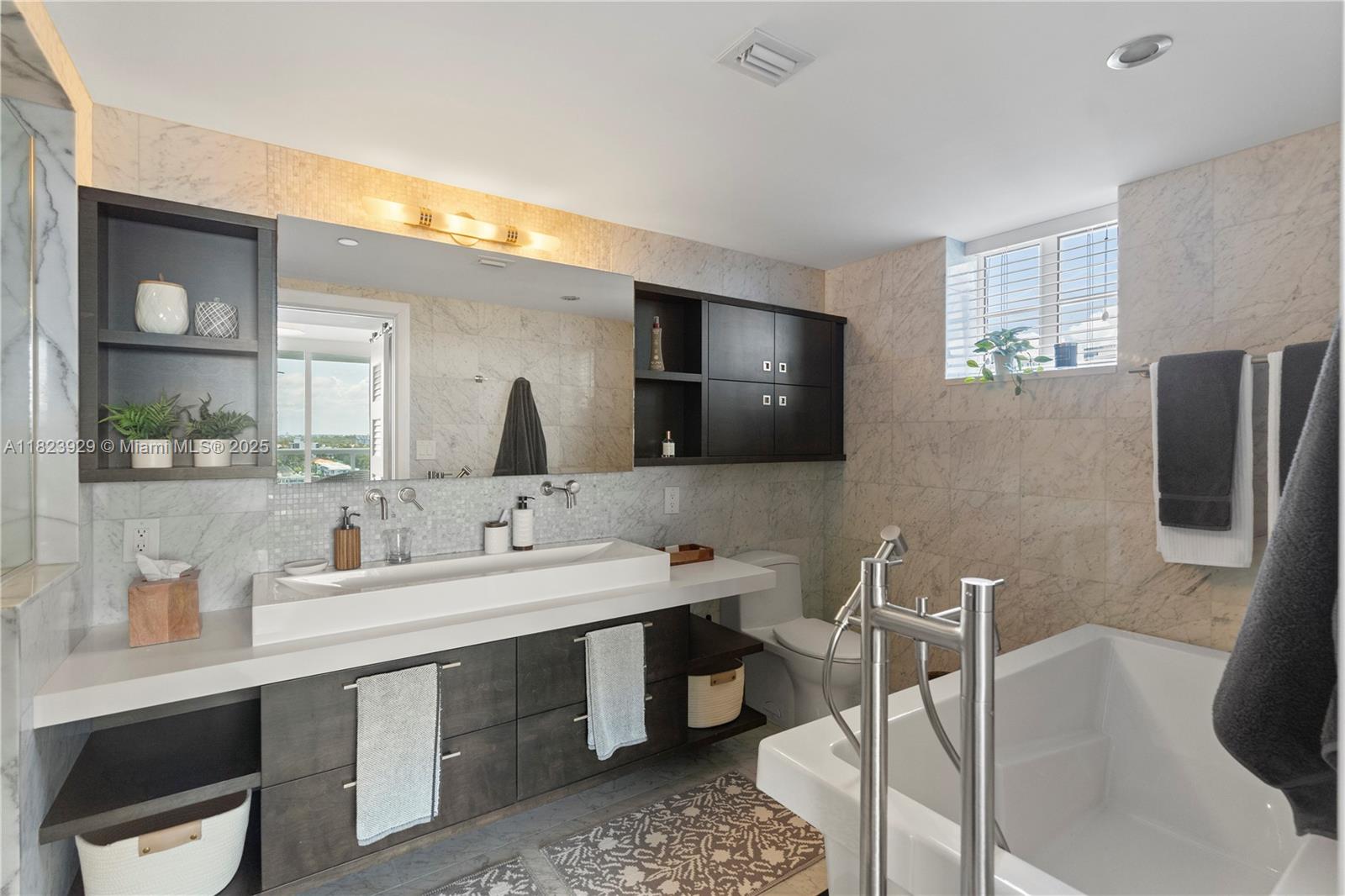 GOLDEN BAY CLUB CONDO - Residential