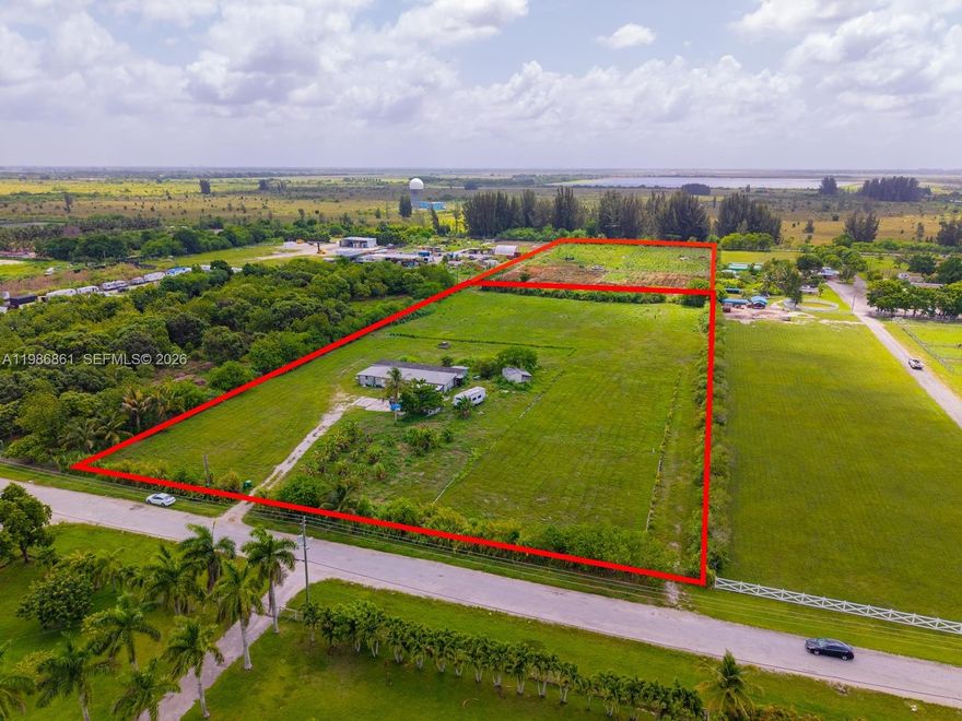 Seize this excellent opportunity to acquire 5 acres of land with tremendous potential for development, investment, or personal use. Situated in a growing and highly sought-after area, this lot offers the perfect blend of space, privacy, and accessibility. Total area: 5 flat, usable acres. Ideal for residential, agricultural, or recreational projects. Easy access. A peaceful location surrounded by nature. Nearby utilities (water and electricity).
This property is perfect for those looking to build a custom project or secure a valuable asset for the future. Owner financing available!
Don't miss this opportunity to acquire land with great potential in a strategic location.
Contact us today for more information or to schedule a viewing.