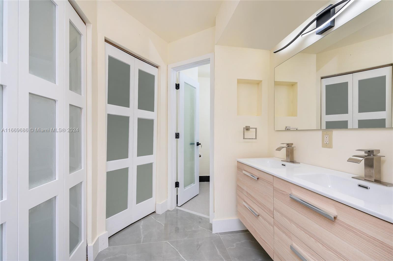 BARCLAY ESTATES 1ST ADDN - Residential