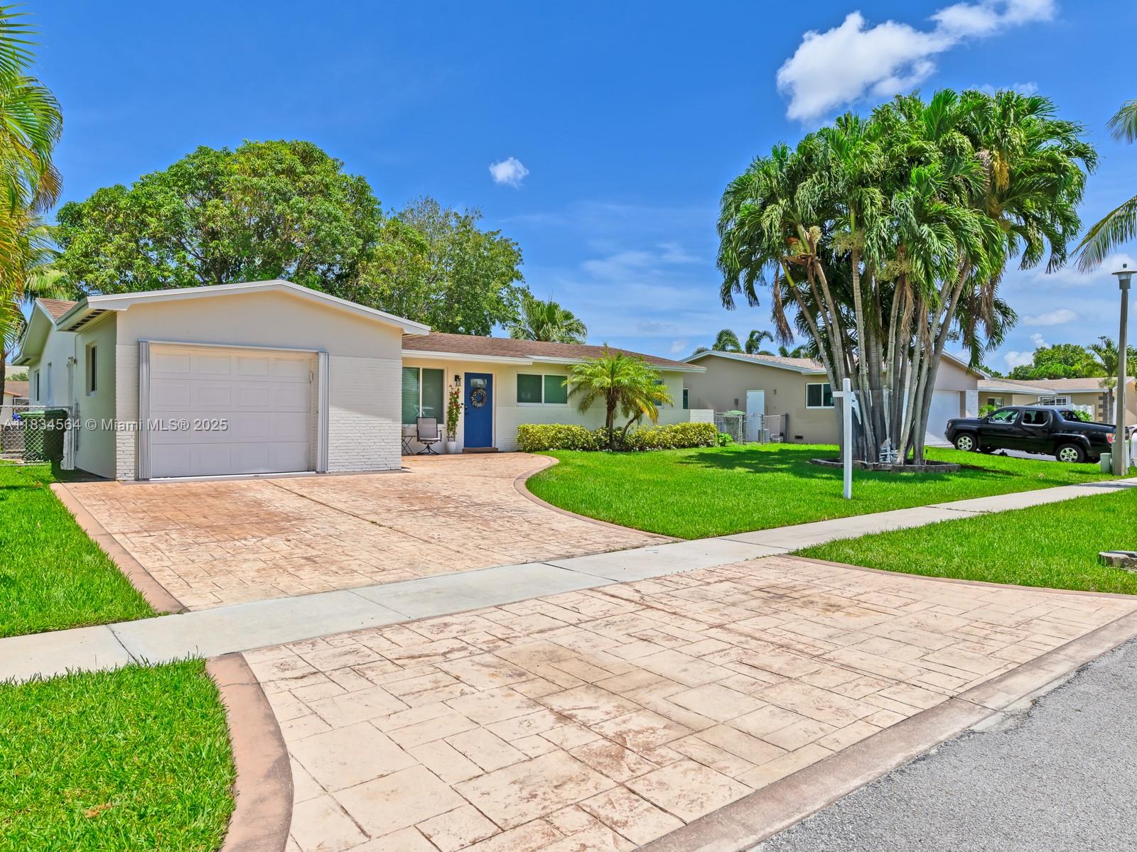PASADENA LAKES SOUTH - Residential