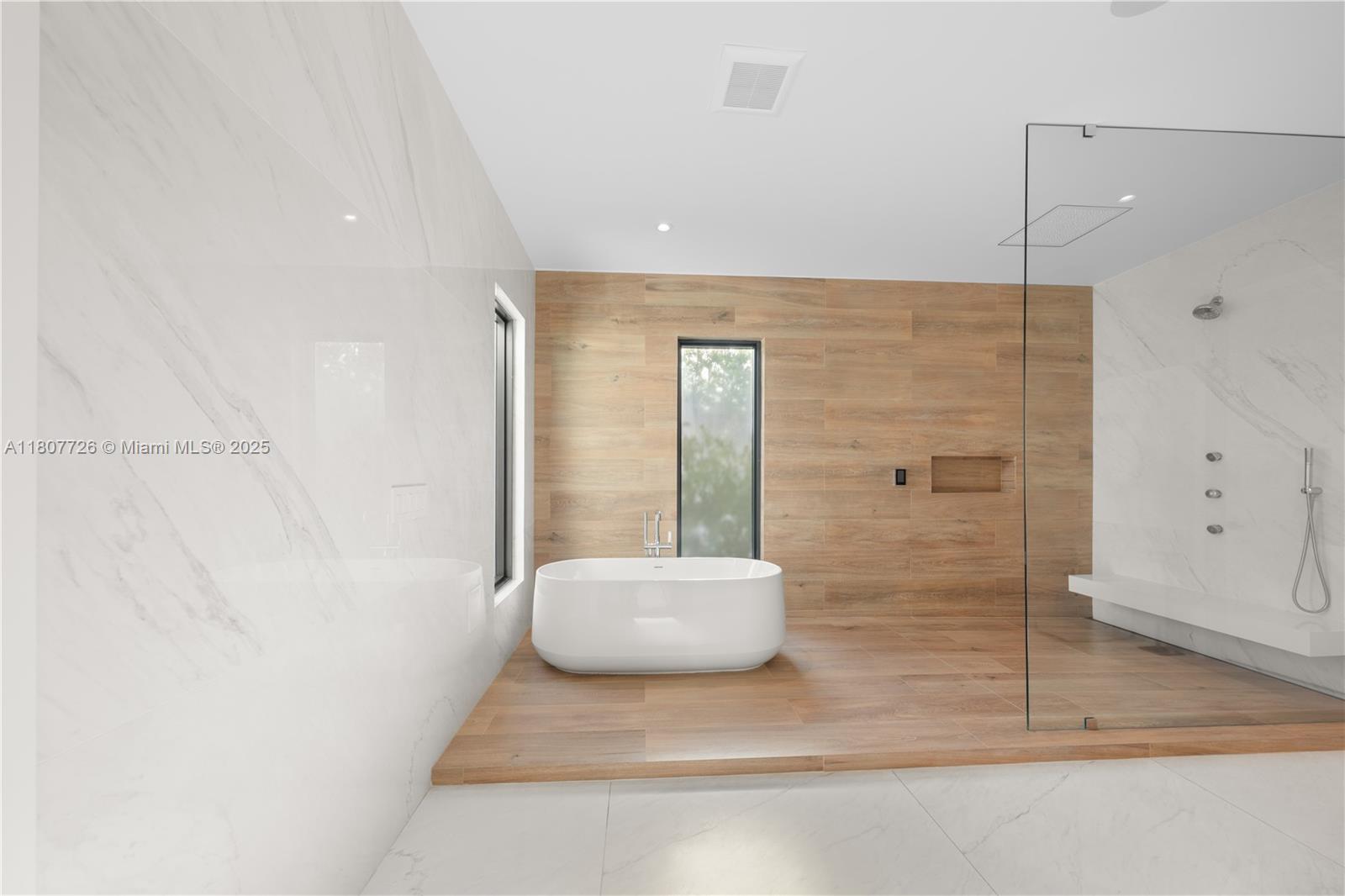 JUNELAND - Residential