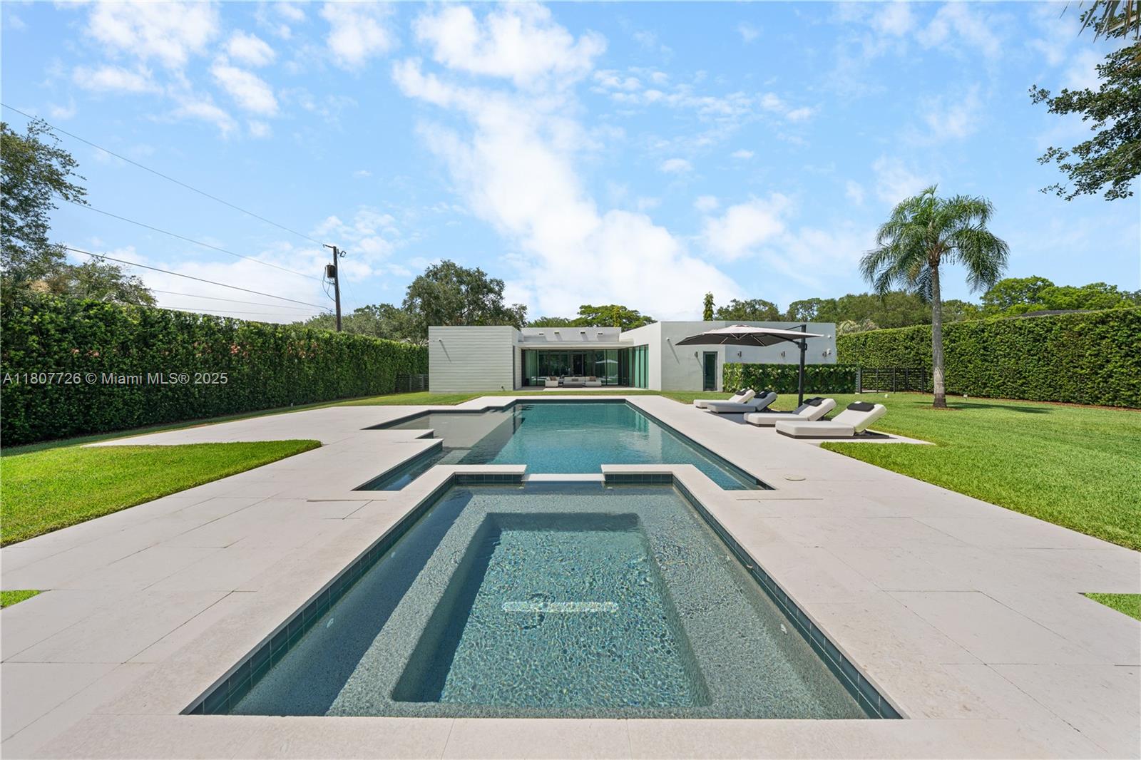 JUNELAND - Residential