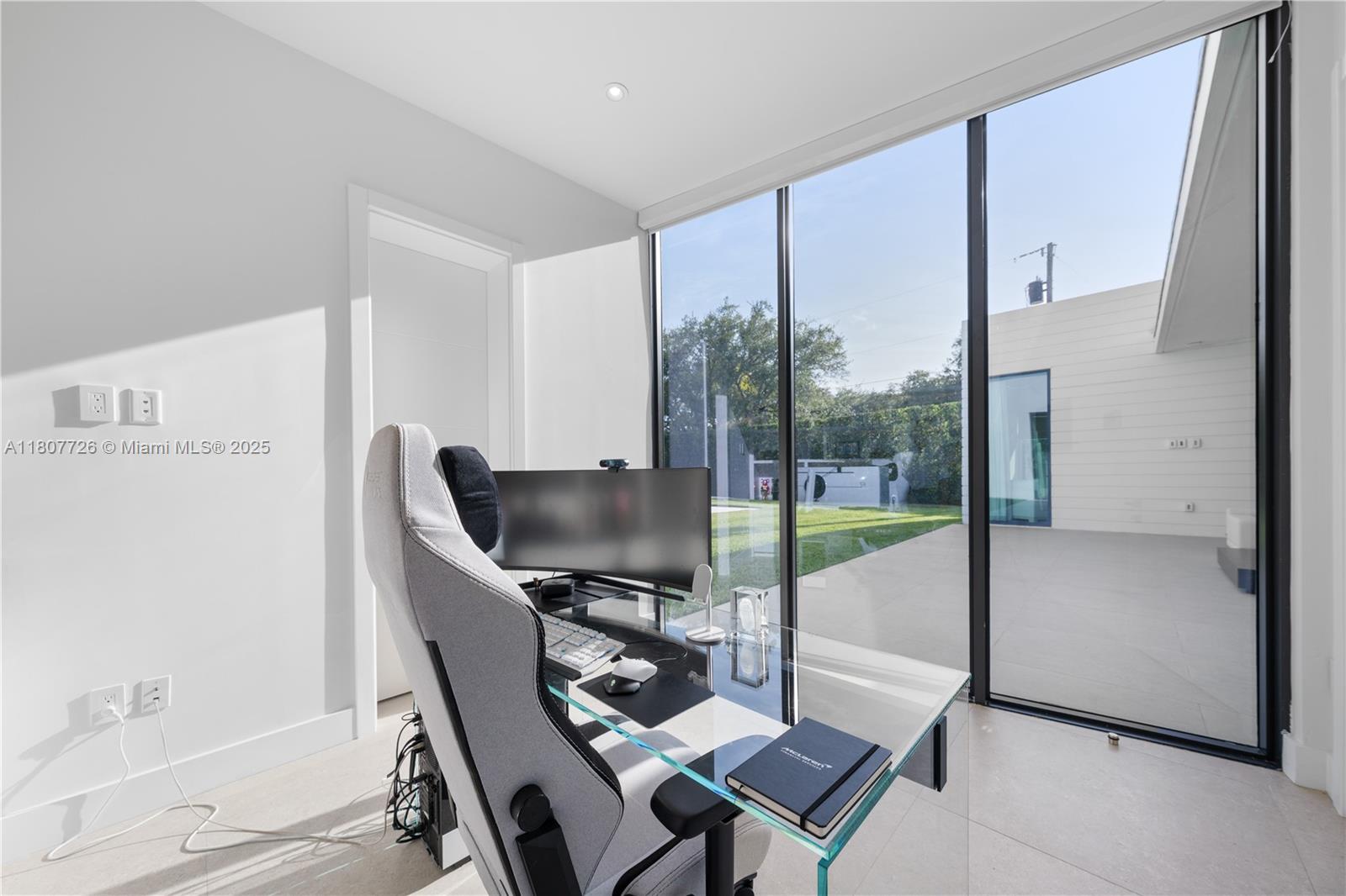 JUNELAND - Residential