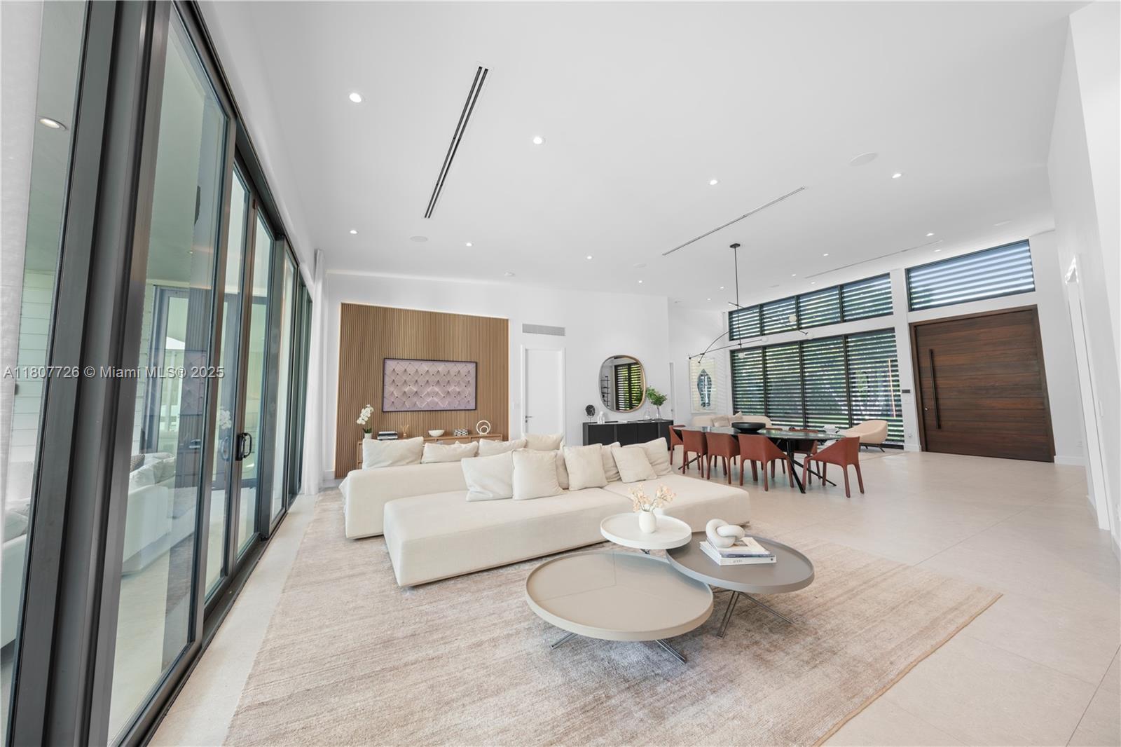 JUNELAND - Residential