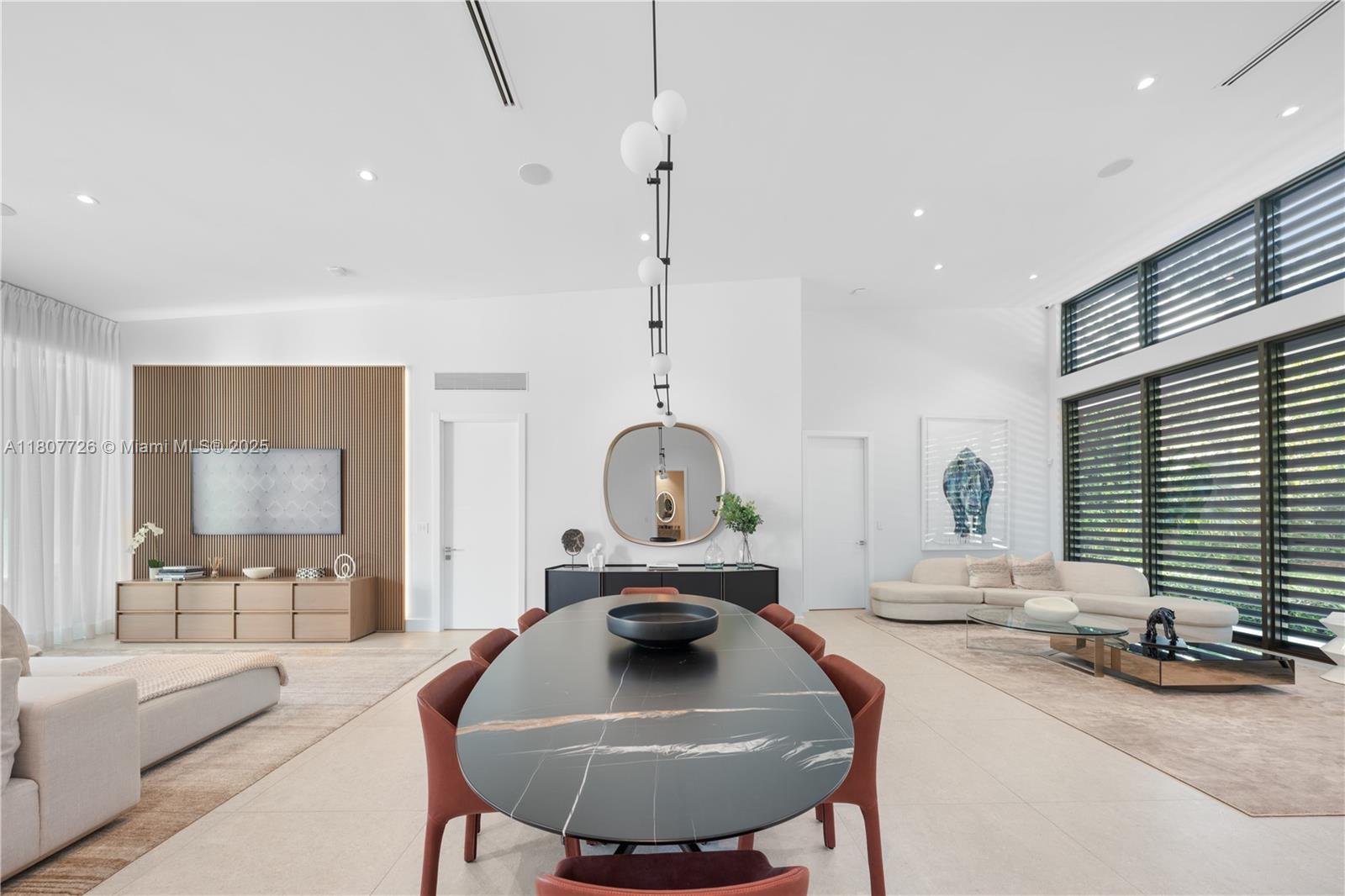 JUNELAND - Residential