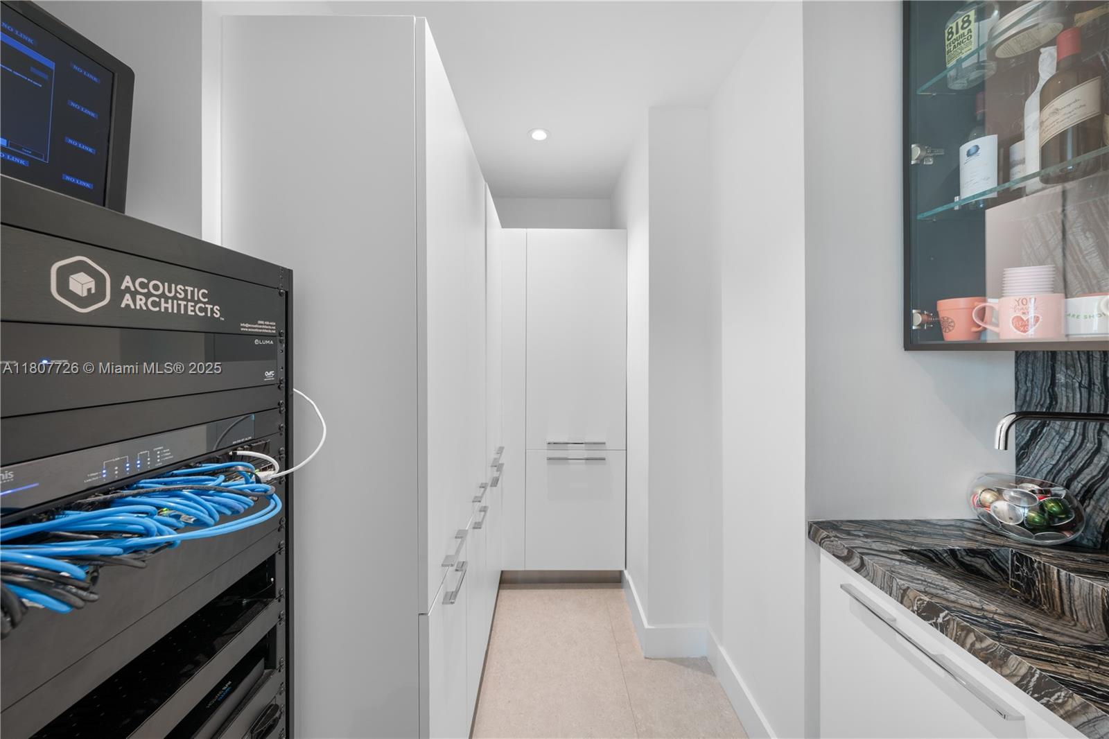 JUNELAND - Residential